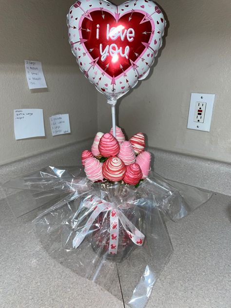 #ValentinesGiftBaskets #ValentinesDayGifts #RomanticGifts #LoveInABasket #GiftsForHer #GiftsForHim #ValentinesDayIdeas #HandmadeValentines #LuxuryGiftBaskets #ChocolateGifts #ValentinesSpecial #SweetGifts #PersonalizedGifts #GiftBasketIdeas #GourmetGifts #ValentinesDay2024 #HeartfeltGifts #ValentinesSurprise #LoveGifts#CoupleGifts Diy Valentine’s Day Basket For Him, Valentines Berries, Vday Strawberries, Valentines Treat Boxes Sweets, Valentine Chocolate Covered Strawberries, Strawberry Bouquet, Valentines Party Food, Strawberry Ideas, Valentine Strawberries