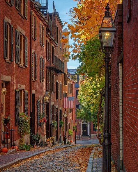 Acorn Street in Boston Massachusetts Aesthetic, Boston Aesthetic, New England Aesthetic, Boston Photography, England Aesthetic, Boston Travel, England Photography, Beacon Hill, Autumn Scenery