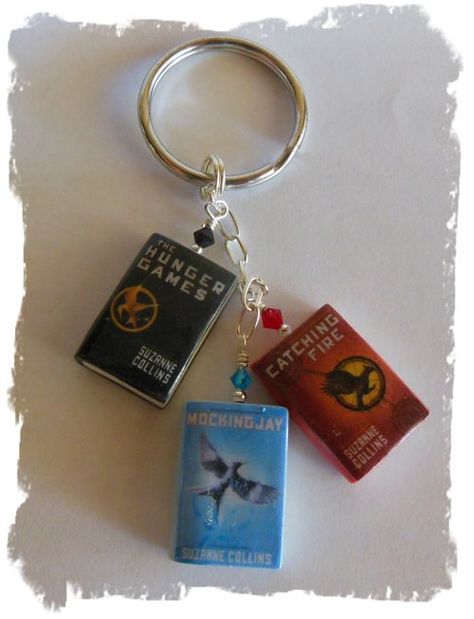 Handmade Polymer Clay Hunger Games Books Keychain Library Programming, Hunger Games Books, Keychain Craft, How To Make Clay, Neat Ideas, Fimo Clay, Bookish Gifts, Polymer Clay Creations, Diy Keychain