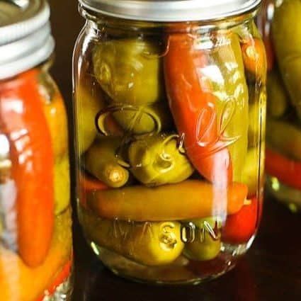 Pepper Sauce Recipe Vinegar, Cayenne Pepper Recipes, Canning Hot Peppers, Pickled Pepper Recipe, Pepper Vinegar, Canning Peppers, Pickled Hot Peppers, Hot Pepper Recipes, Southern Family