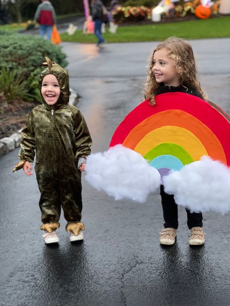 DIY felt rainbow and polyfill clouds Rainbow Costume Kids, Clouds Costume, Rainbow Costume Diy, Rain Costume, Cloud Costume, Rainbow Costume, Felt Rainbow, Rainbow Costumes, Photoshoot Boy