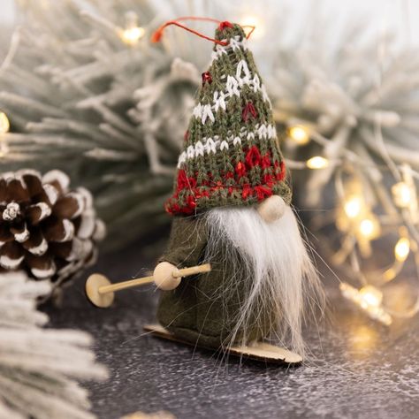 🏔️✨ Meet our Handmade Ski Gnome—bringing a dash of whimsy, a sprinkle of charm, and all the cozy vibes to your holiday decor! Lovingly handcrafted with felt, yarn, and the cutest wooden skis, these Scandinavian-inspired gnomes are here to spread hygge warmth wherever they go. Perfectly lightweight, they’ll glide effortlessly onto your tree without weighing down branches—because holiday magic should feel light as snowflakes. ❄️🎄 🎁 Add one to your tree or mantle, and let these playful littl... Hygge Box, Felt Yarn, Nordic Gnomes, Gnome Ornaments, Holiday Display, White Beard, Christmas Gnomes, Holiday Magic, Scandinavian Inspired