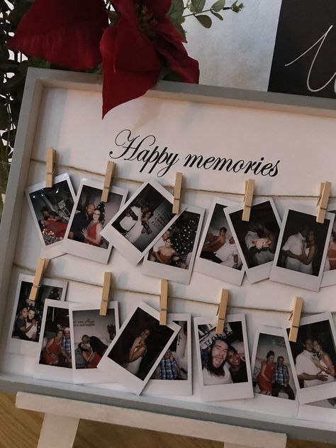 Poloroid Pictures Frame Ideas, Polaroid Frame Gift Ideas, Polaroid Photo Frame Ideas, Polaroid Pictures Decoration, Polaroid Gift Ideas Diy, Polaroids Gift Ideas, Picture Board For Boyfriend, Polaroid Board Ideas, Best Friend Birthday Gift Ideas Poster Board With Pictures