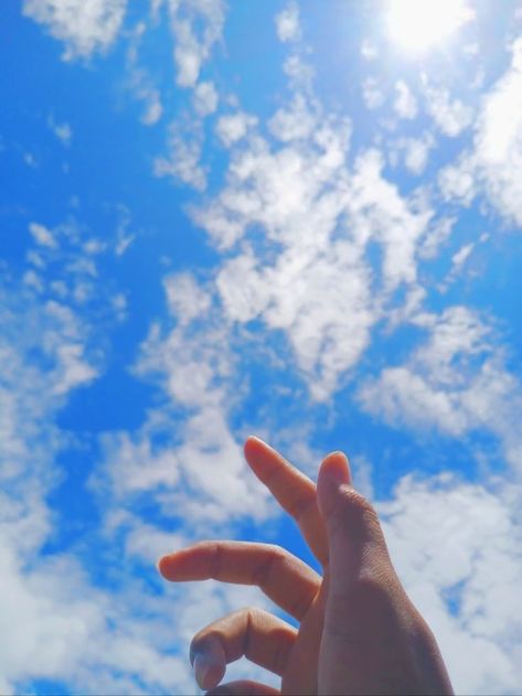 Call Best Friend, Blue Sky Quotes, Artsy Photography, Sky Photography Nature, Amazing Nature Photography, Insta Profile, Insta Profile Pic, Couple Images, Profile Pic