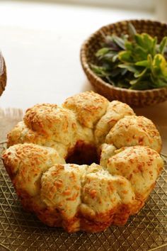 Delicious Savory Monkey Bread from scratch using homemade dough infused with herbs and rolled in garlic butter and cheese. A sensational holiday bread recipe! INCLUDES RECIPE VIDEO. #entertainingwithbeth #savorymonkeybread #breadrecipe #ThanksgivingSideDish #ChristmasRecipes #RecipeVideo via @EntWithBeth Monkey Bread From Scratch, Savory Monkey Bread, Tartiflette Recipe, Bread From Scratch, Monkey Bread Recipe, Holiday Bread, Homemade Dough, Monkey Bread, Thanksgiving Side Dishes