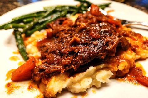 Succulent Italian Pot Roast (Stracotto) Recipe Is Fall-Apart Tender & Melts In Your Mouth #30secondmom Italian Beef Roast, Korean Short Ribs Recipe, Sunday Pot Roast, Italian Pot Roast, Korean Short Ribs, Ribs Recipes, Beef Short Rib Recipes, Short Ribs Recipe, Beef Pot Roast