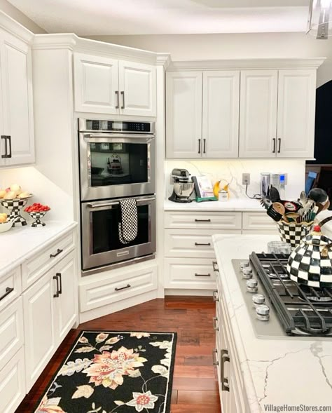 White kitchen Corner Oven, Wall Oven Kitchen, Double Oven Kitchen, Florida Kitchen, Model Dapur, Property Ideas, Desain Pantry, Kabinet Dapur, Farmhouse Inspiration