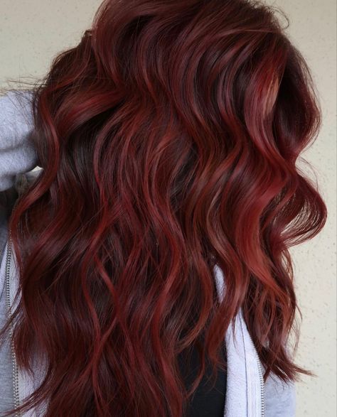 Autumn Highlights, Deep Red Hair Color, Red Hair Ideas, Pretty Red Hair, Deep Red Hair, Red Balayage Hair, Highlights For Dark Brown Hair, Red Hair With Highlights, Red Blonde Hair