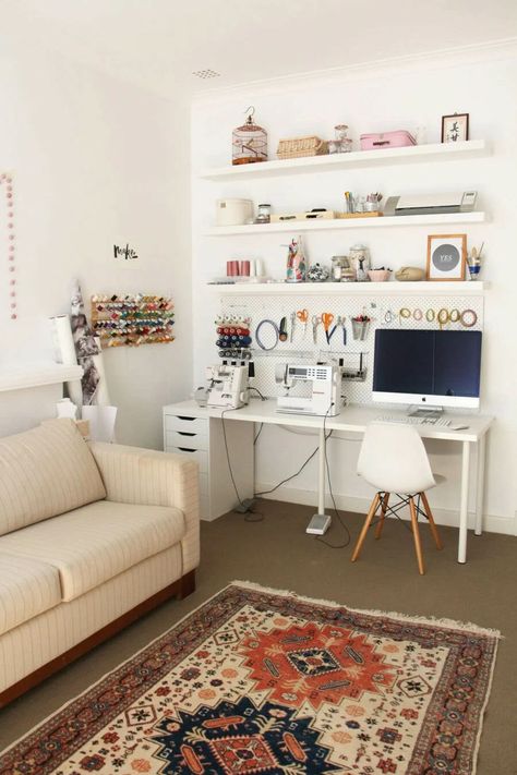 Sewing Room Inspiration, Sewing Spaces, Sewing Room Design, Craft Room Design, Office Guest Room, Sewing Room Organization, Guest Room Office, Craft Room Office, Sewing Rooms