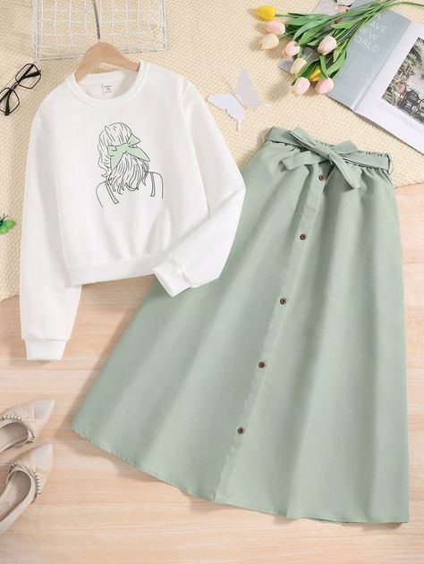 Mint Green Skirt Outfit, Mint Green Clothes, Trendy Modest Outfits, Casual Portrait, Mint Green Outfits, Green Skirt Outfits, Mint Green Skirts, Outfits For Teens For School, Modest Girl