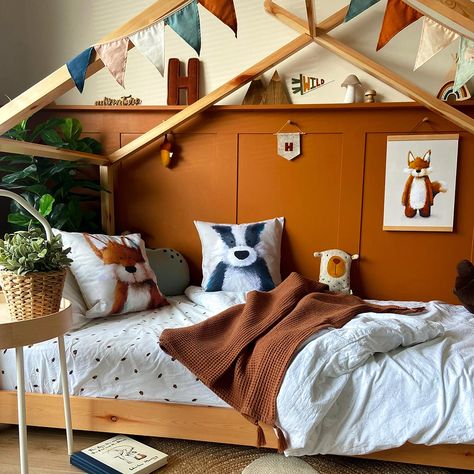 Kids Forest Bedroom, Reading Corner Kids Room, Boho Inspired Bedroom, Camping Theme Bedroom, Childrens Reading Corner, Forest Themed Nursery, Woodland Room Decor, Boho Kids Bedroom, Reading Corner Kids