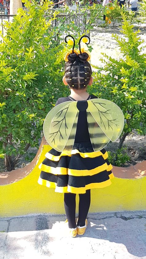 Bee Costume Diy, Freehand Crochet, Crochet Halloween Costume, Classic 80s Movies, Fancy Dress Competition, Bee Costume, Diy Costumes Kids, Conceptual Fashion, 80s Movies