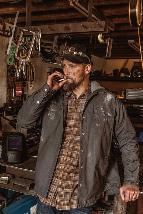 Camper Style Fashion, Montana Mens Style, Mens Rustic Fashion, Mens Rugged Style, Mechanic Fashion, Outdoorsmen Style, Hats Western, Biker Photoshoot, Scruffy Men