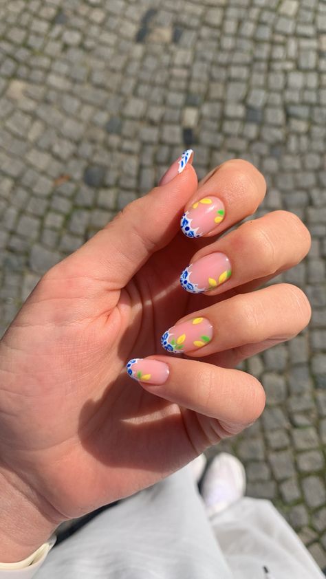 Adorable Summer Nails, Nails Italy Design, Amalfi Coast Nails Ideas, Portuguese Inspired Nails, Italy Theme Nails, Italian Nails Designs, Almafi Coast Nails, Italian Vacation Nails, Italy Nails Short