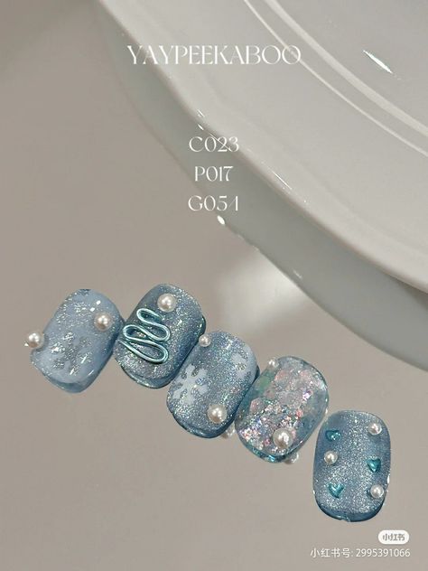 Christmas Nail Designs Blue, Nail Noel, Blue Christmas Nails, Multicolored Nails, Asian Nails, Hello Nails, Nail Jewels, Gel Nails Diy, Ombre Acrylic Nails