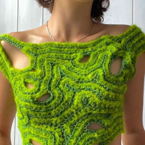 loupy studio on Instagram: "new baby tee variation using my freeform crochet guide ! in the most beautiful leafy green hand dyed suri by @qingfibre and some incredibly fine handspun merino. this little guy took a good amount of trial and error (as always) but so pleased with the off shoulder design and cap sleeves! soft and stretchy 💚💚💚 you can buy the guide from my website if you fancy 🫶 #loupyguide" Loupy Studio, Crochet Guide, Crochet Freeform, Off Shoulder Design, Crochet Pieces, Form Crochet, Trial And Error, Green Hand, Freeform Crochet