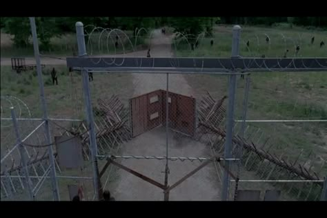 Walking dead season 4 preview Twd Prison, Twd Visuals, The Darkest Minds Series, Walking Aesthetic, Twd Aesthetic, Places Aesthetic, Dystopian Aesthetic, Rabbit Farm, Jane Doe