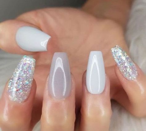 10 Subtle Glitter Nails Perfect For Every Occasion - Society19 UK Shape Nails, Young Nails, Coffin Shape, Nails Glitter, Super Nails, Ideas Nails, Nail Designs Glitter, Elegant Nails, Prom Nails