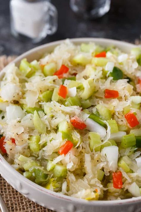 Sauerkraut Salad, Bbq Salads, Homemade Sauerkraut, Quick Salads, Sauerkraut Recipes, Broccoli Salad Recipe, Side Dish Recipes Easy, Yummy Salad Recipes, Easy Salad Recipes