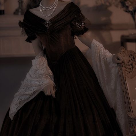 Royal Gown Aesthetic, Royal Aesthetic Dress, Royal Aesthetic Princess Dress, Royal Dress Aesthetic, Dark Queen Dress, Dark Red Ball Gown, Ball Gown Aesthetic, Dark Princess Aesthetic, Aesthetic Princess Dress