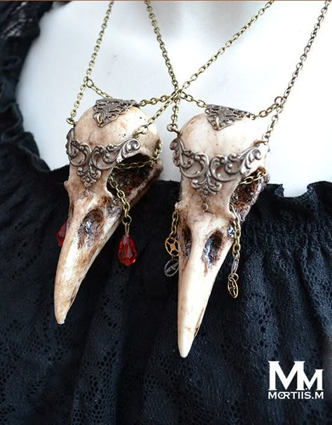 Steampunk Cogs, Skull Crafts, Crow Skull, Skull Dress, Bone Crafts, Animal Skull, Vulture Culture, Feather Fan, Bone Art