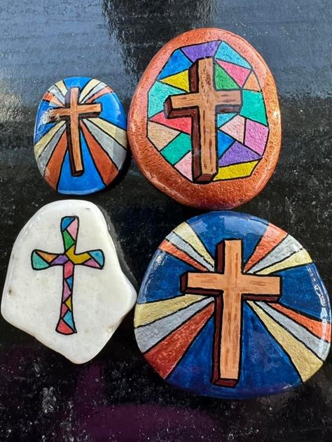 Cross Rock Painting Ideas, Cross Painted Rocks, Religious Painted Rocks, Rock Painting Cactus, Christian Painted Rocks, Christian Rock Painting, Christian Rock Painting Ideas, Prayer Rocks, Bible Crafts Sunday School