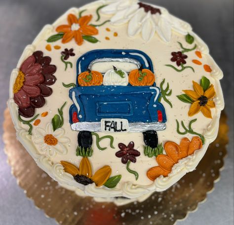 This got me too excited for cold weather and pumpkins🎃🍂 #fallcake #pumpkintruckcake #pumpkintruck #falldecor #falldecocake #goodbyesummer Thanksgiving Bakery Ideas, Cute Fall Cakes, Thanksgiving Mini Cakes, Pumpkin Cake Ideas, Fall Sheet Cakes Decorated, Thanksgiving Cake Decorating, Safeway Cakes, Fall Themed Cakes, Fall Themed Cupcakes