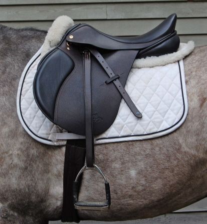 English saddle Used Saddles For Sale, Saddles For Sale, English Horse Tack, Equestrian Tack, Black Saddle, Equestrian Helmets, English Tack, English Saddles, Saddle Fitting