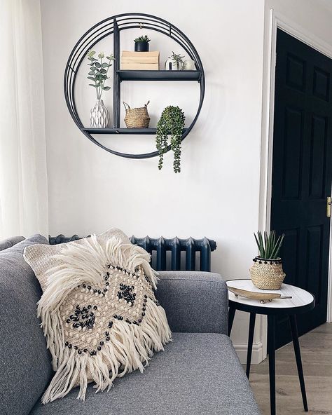 Circle Shelf Decor Living Rooms, Round Shelf Decor, Delhi House, Circular Shelf, Circle Shelf, Toilet Ideas, Good Afternoon Everyone, Shelf Industrial, Drum Room