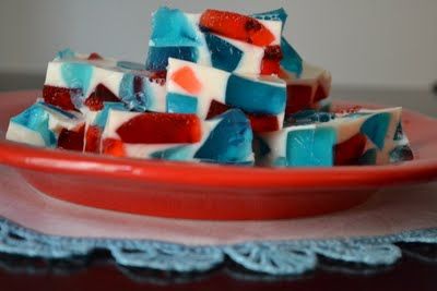 Stained Glass Jello Shots with Vodka - A Dash of Megnut Stained Glass Jello, Broken Glass Jello, Glass Jello, Venezuelan Recipes, Desert Bars, Patriotic Treats, Recipes For College Students, Bbq Desserts, Blue Jello