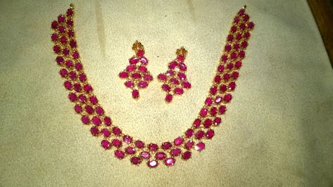 Ruby Necklace Set, Ruby Necklace Designs, Gold Ruby Necklace, Ruby Jewelry Necklaces, 1 Gram Gold Jewellery, Necklace Indian, Bridal Jewelry Collection, Black Beaded Jewelry, Gold Fashion Necklace