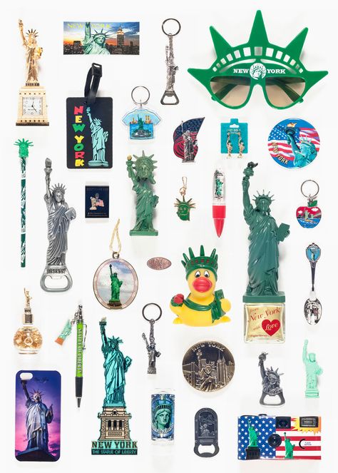 chris godfrey molds the ultimate NYC souvenir from 30 different gifts - designboom | architecture & design magazine Boat Wedding, Photo Album Layout, Disney Souvenirs, Collections Photography, Gold Money, Lady Liberty, New York Art, Dance Teams, Art Business