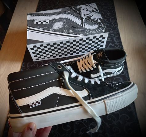 Fire Shoes, Vans Sk8 Mid, Van Doren, Vans Sk8, Sneaker Collection, Sneaker Head, Vans Sneaker, Fashion Lifestyle, Lifestyle