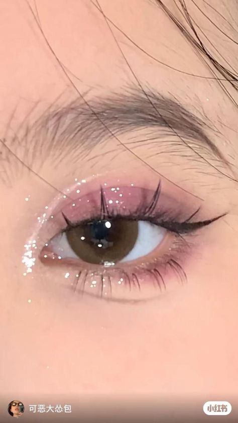 Douyin Makeup Eye, Under Eye Shadow, Eyeliner Korean, Asian Makeup Tutorials, Membentuk Alis, Mekap Mata, Liquid Glitter Eyeshadow, Douyin Makeup, Doll Eye Makeup