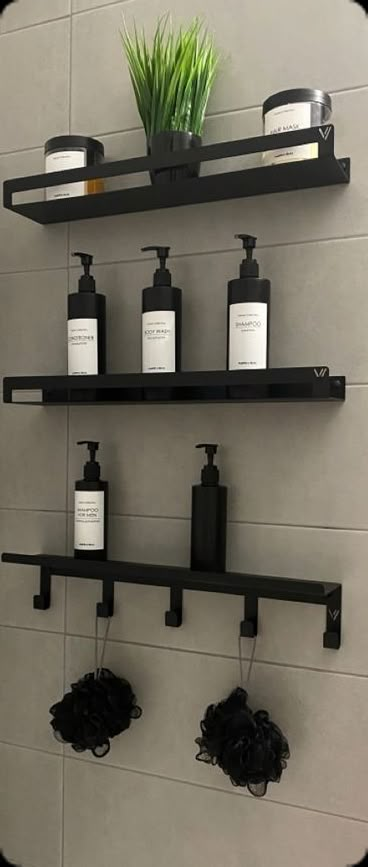 Black Home Ideas, Men’s Bathroom, Green Kitchen Decor Ideas, Industrial Design Bathroom, House Ideas On A Budget, Black Home Interior, Mens Bathroom Decor, Bathroom Decor Black, House Ideas Decor