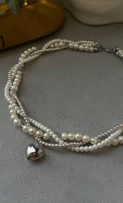 Pearl Silver Necklace, Preppy Jewelry, Pretty Jewelry Necklaces, Diy Jewelry Unique, Beaded Necklace Diy, Handmade Jewelry Tutorials, Jewelry Accessories Ideas, Handmade Fashion Jewelry, Classy Jewelry