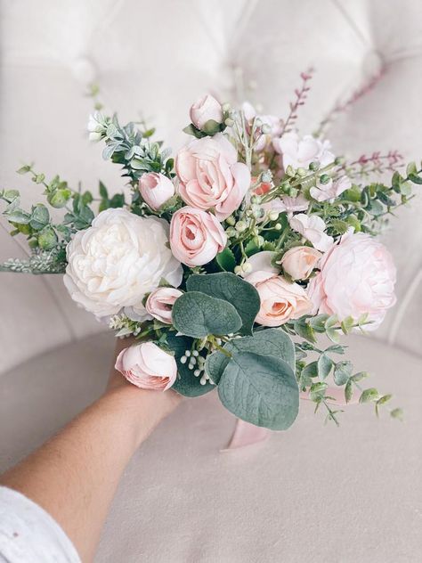 Blush Flowers Bouquet, Pink Bridesmaids, Blush Pink Bridesmaids, Silk Wedding Flowers, Bridesmaids Bouquet, Bridesmaids Bouquets, Bouquet Bridal, Silk Flowers Wedding, Blush Flowers