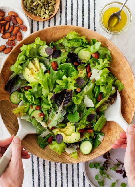 Simple Green Salad Recipe - Love and Lemons Pumpkin Seed Salad, Green Salad Dressing, Jackfruit Sandwich, Bbq Salads, Green Salad Recipes, Simple Green Salad, Croutons Homemade, Best Salad Recipes, Fruit Salad Recipes