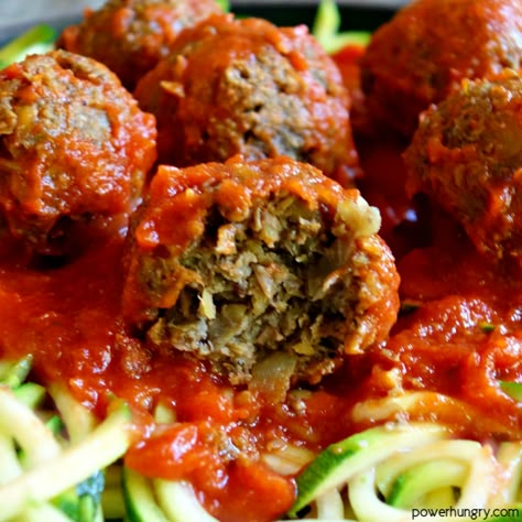 Lentil and mushroom meatballs that are vegan and grain-free! High in protein and low in calories (10 grams protein, 149 calories per 4 meatballs), they are also nut-free, very high in fiber, and can be made without oil.Given all of the cookie recipes I post here on Power Hungry, you might... Vegan High Protein, Pancakes Protein, Mushroom Meatballs, Lentil Meatballs, Meatless Meatballs, Protein Dinner, Vegan Meatballs, High In Fiber, Protein Muffins