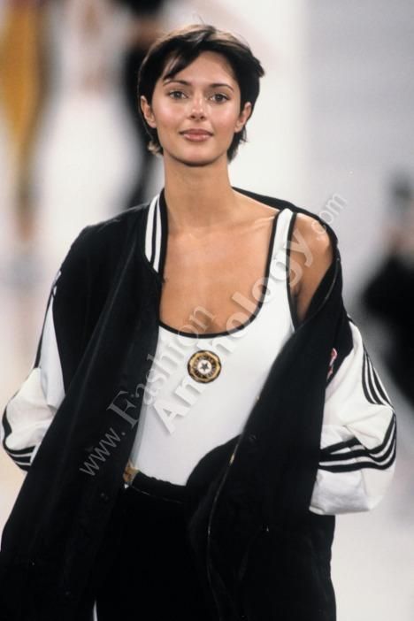 DKNY Spring Summer 1994 New York - designer Donna Karan Bridget Hall, Valentino Runway, Original Supermodels, High Fashion Editorial, Helena Christensen, Archive Fashion, Look Vintage, Runway Show, 90s Fashion