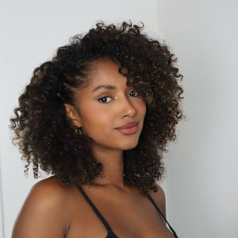 Powerless Characters, Ideas For A Date Night, Ideas For A Date, Curly Hairstyles Ideas, Black Hair Curls, 3c Curly Hair, Date Night Hair, Curly Prom Hair, Medium Length Curly Hair