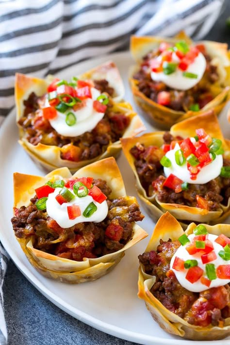 Wonton Taco Cups, Mini Taco Cups, Taco Cups Recipe, Wonton Appetizers, Black Bean Ground Beef, Beef Appetizers, Wonton Tacos, Taco Cups, Mini Tacos