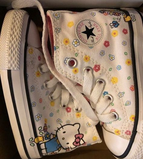 Hello Kitty Tennis, Hello Kitty Converse, Hello Kitty Shoes, Posts On Instagram, Kitty Clothes, Charmmy Kitty, Hello Kitty Clothes, Hello Kitty Aesthetic, Hello Kitty Pictures