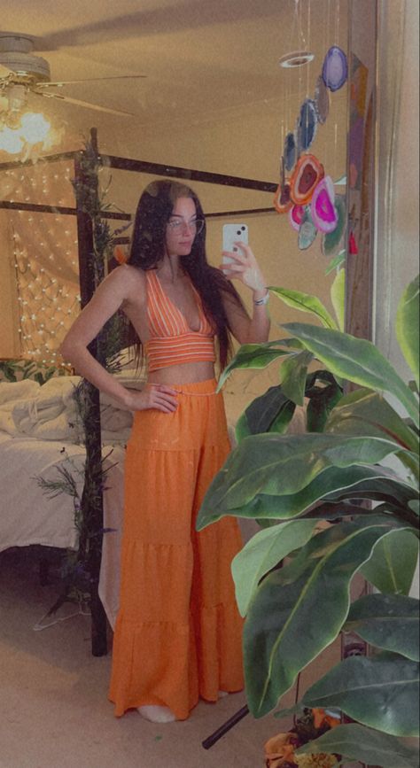 An outfit of an orange H&M top with flowy orange pants - aesthetic room Flowy Pants Aesthetic, Orange Boho Outfit, Orange Flowy Pants Outfit, Soft Orange Outfit, Flowy Trousers Outfit, Aesthetic Orange Outfits, Orange Summer Outfits, Orange Trousers Outfit, Orange Outfit Aesthetic