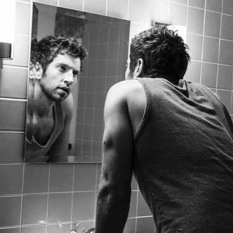 Brett is probably thinking "goodness what a good looking guy in that mirror" lol Thinking Pose, Mirror Drawings, Brett Eldredge, Mirror Photography, Perspective Photography, Anatomy Poses, Human Reference, Body Reference Poses, Human Poses Reference