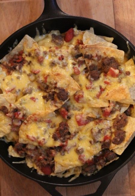 Chili Nachos Nachos Chili And Cheese, Chilli Cheese Nachos Recipes, Chilli Cheese Nachos, Leftover Chili Ideas What To Do With, Chili Leftover Ideas, Leftover Chili Ideas, Freezer Chili, Chili Cheese Nachos, Chili Nachos