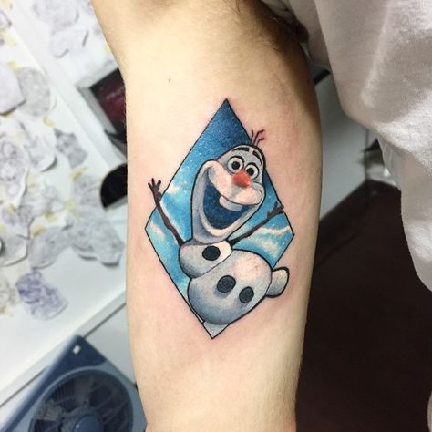 Olaf #tattoo Olaf Tattoo Ideas, Olaf Tattoo, Frozen Tattoo, Ink Cartoon, Winter Tattoo, Disney Sleeve, Rib Tattoos For Women, Favorite Tattoos, Full Leg Tattoos