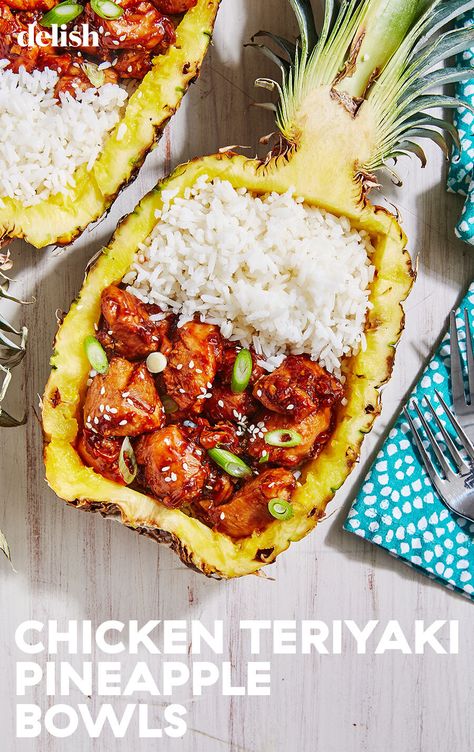 The bowl turns dinner into a special treat. #easy #recipe #howtomake Pineapple Bowl Recipe, Teriyaki Pineapple, Tropisk Fest, Pineapple Bowls, Pineapple Bowl, Chicken Teriyaki, God Mat, Chicken And Rice, Teriyaki Chicken