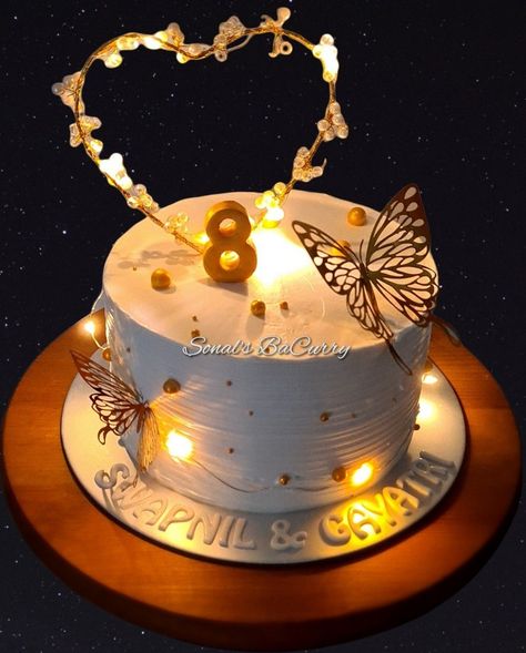 Lighting Cake Design, Cake Designs For Marriage Anniversary, Gold And White Cake Design, Beautiful Anniversary Cake, Cake With Lights Led, Anniversary Cakes Designs, White And Gold Anniversary Cake, Elegant Anniversary Cakes, Cake Designs For Anniversary