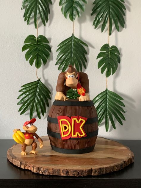 Donkey Kong Decorations Diy, Donkey Kong Cake, Donkey Kong Piñata, Donkey Kong Cake Ideas, Donkey Kong Birthday Party, Donkey Kong Decorations, Donkey Kong Party, Donkey Kong Barrel, Nintendo World